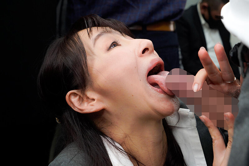 「【熟女】巨尻人妻が子供の前で感じてしまう背徳フェラ＆バックプレイ【人妻・主婦】」のサンプル画像9枚目