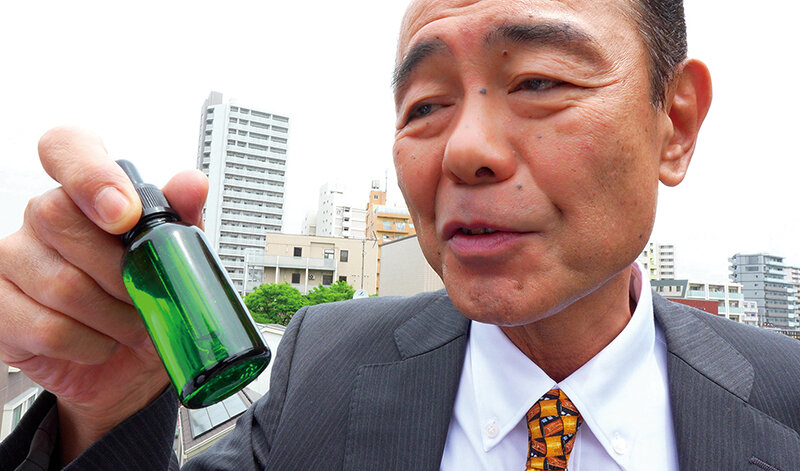 「蒼山愛奈が魅せる人妻NTR!美乳スレンダー妻の3P寝取られプレイに興奮必至」のサンプル画像4枚目