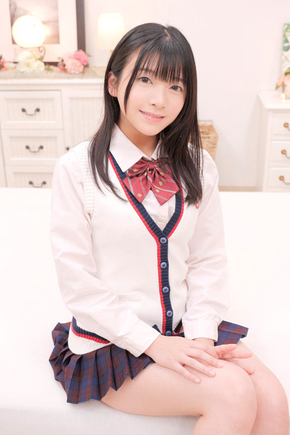 「海野いくら 制服女子が黒ストッキングで我慢チャレンジ！恥じらいイキ顔とご褒美プレイ」のサムネイル