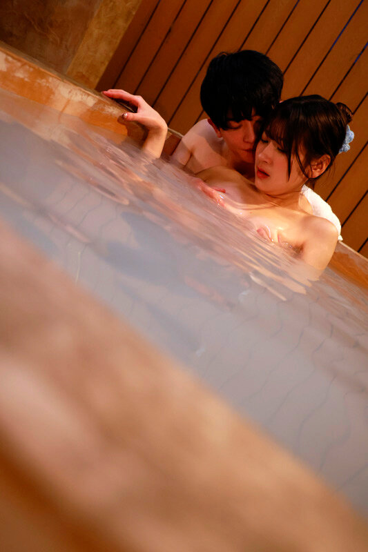 「藤井レイラの巨乳が揺れるカップル密着シーン｜話題作『サシカエ。』完全レビュー」のサンプル画像13枚目