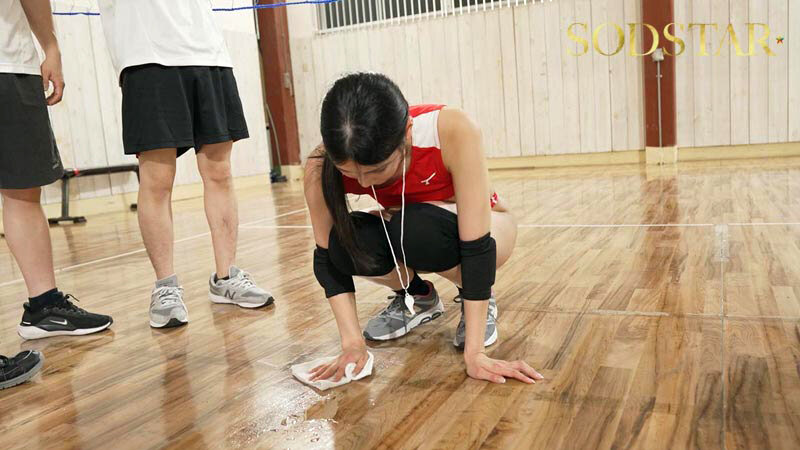 「本庄鈴が3P・4Pで徹底奉仕！顔射＆中出しされるパワハラ美人顧問の屈服セックス」のサンプル画像15枚目