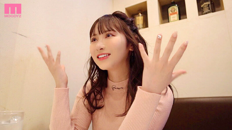 「美少女・小野六花が逆ナンで騎乗位披露！スレンダー美乳ボディの大阪凱旋SEX旅行」のサンプル画像3枚目