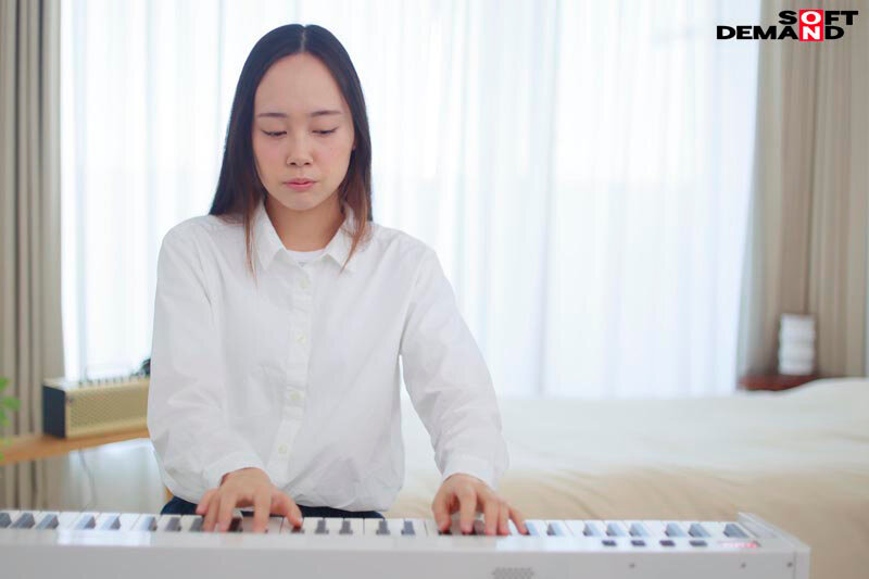 「あんどうはな AVデビュー作品｜スレンダー素人美女の初撮り映像が話題」のサンプル画像15枚目