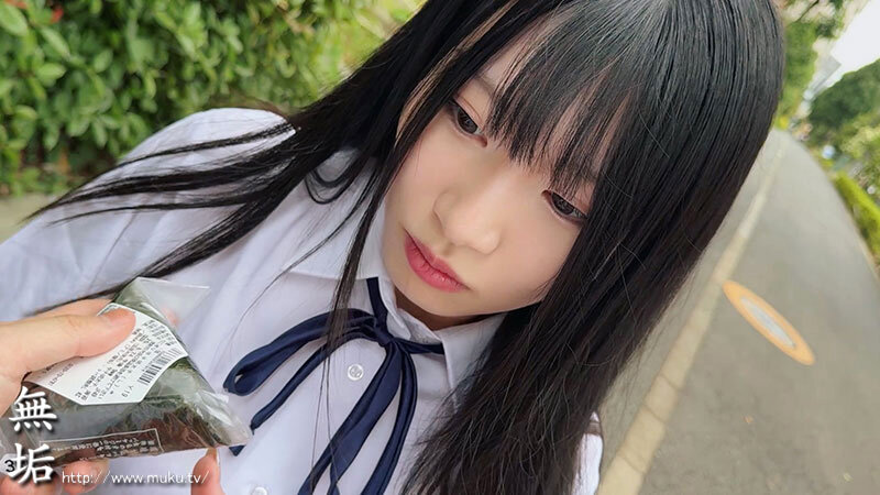 「白百合みなみ 美少女クラスメイトの弱みを握り3P中出し！美乳女子を堕とす背徳プレイ」のサンプル画像1枚目