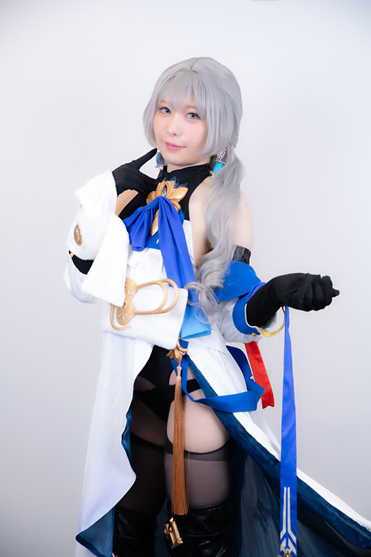 「水瀬りた コスプレ美少女がフェラ＆中出しご奉仕！スレンダー微乳レイヤーの濃密プレイ」のサンプル画像1枚目