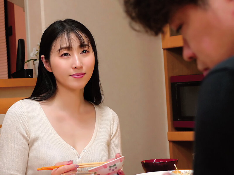 「藤咲紫が魅せる義母NTR 巨尻で誘惑する禁断の中出し不倫セックス フェラ手コキで絶頂」のサムネイル