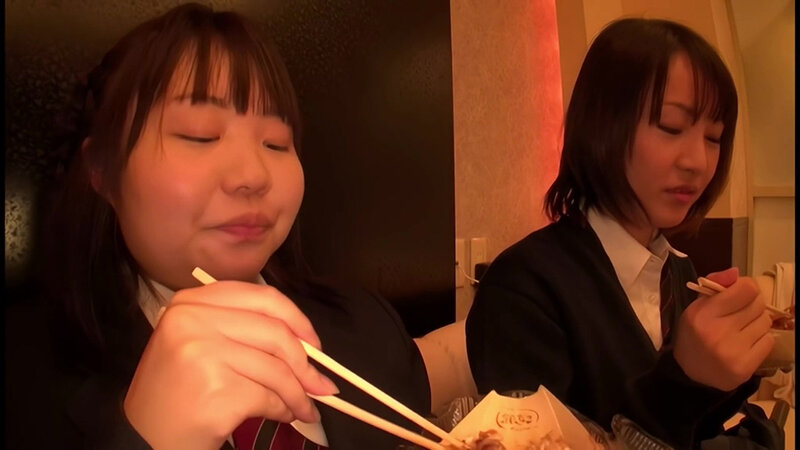 「素人女子学生の競泳水着＆ブルマ姿で中出し体験｜ありさ＆ゆうりの関西円光リマスター版」のサムネイル