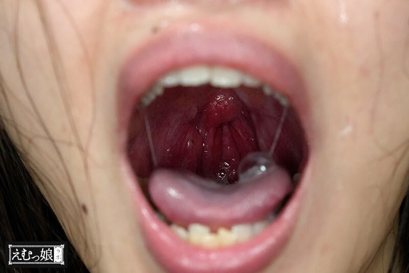 「三池小春 格闘家M女が挑む過激イラマチオ&3P・4Pプレイ|喉奥責めに悶える姿が話題」のサンプル画像10枚目