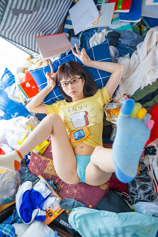 「天宮花南が魅せる禁断の近親相姦プレイ!隠れ巨乳の痴女お姉さんとの刺激的な関係」のサンプル画像2枚目