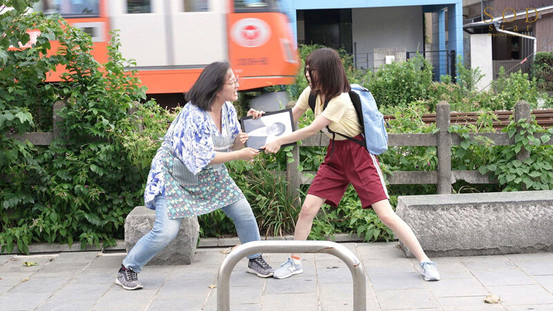 「天宮花南が魅せる禁断の近親相姦プレイ!隠れ巨乳の痴女お姉さんとの刺激的な関係」のサンプル画像3枚目