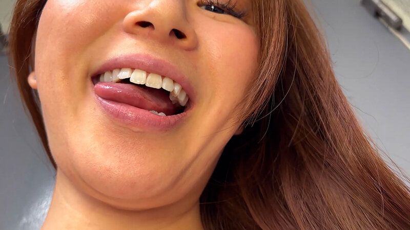 「【素人ナンパ】商社営業のお姉さんれなちゃんに街角で声かけ口内観察に挑戦」のサンプル画像16枚目