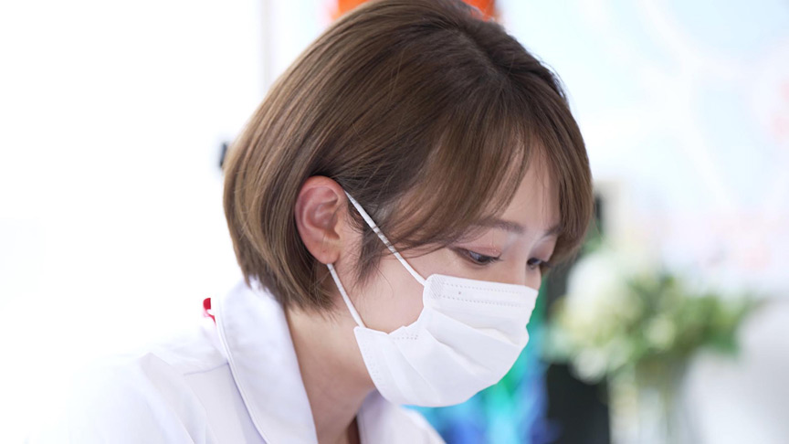 「【人妻看護師】献身的な医療従事者が患者を優しくケア【手コキ・回春】射精治療で社会復帰をサポート」のサムネイル