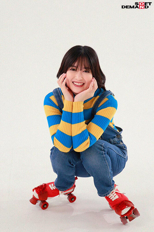 「門倉すず 素人アイドルが喉奥トレーニングでフェラ＆イラマチオ披露する衝撃映像」のサンプル画像1枚目