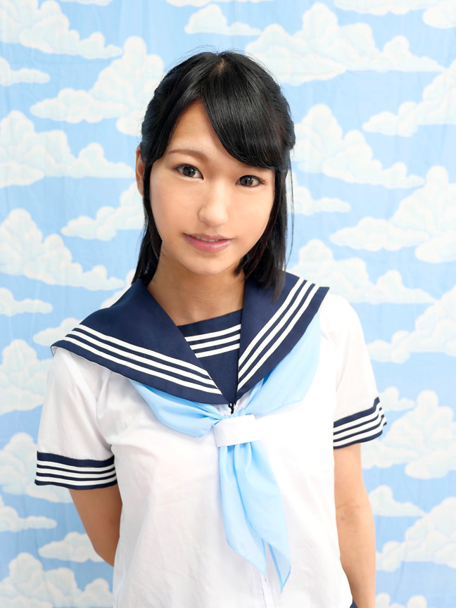 「渚ひまわりが制服女子姿で素股プレイ！代々木でナンパされた美少女の過激映像」のサムネイル