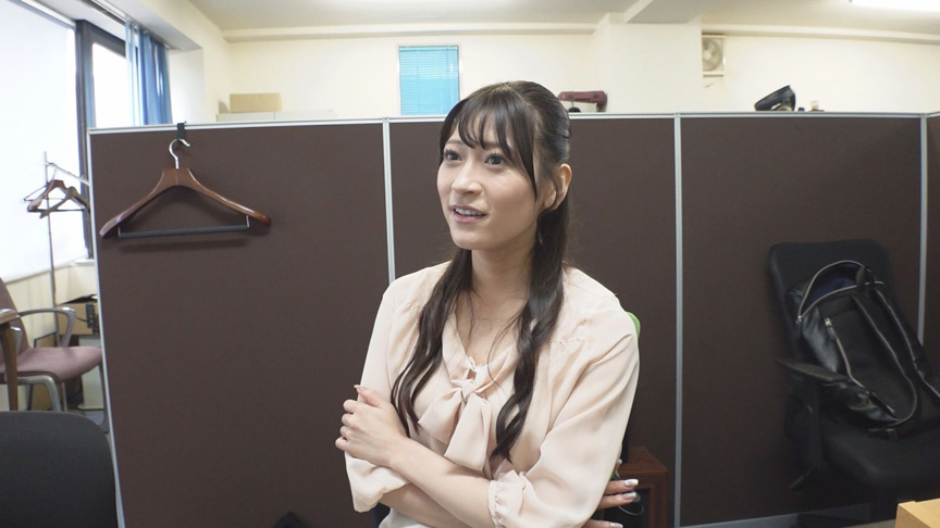 「藤井レイラ【セクシー女優】退職代行で上司に迫る！豊満ボディで依頼者を救う衝撃作」のサムネイル