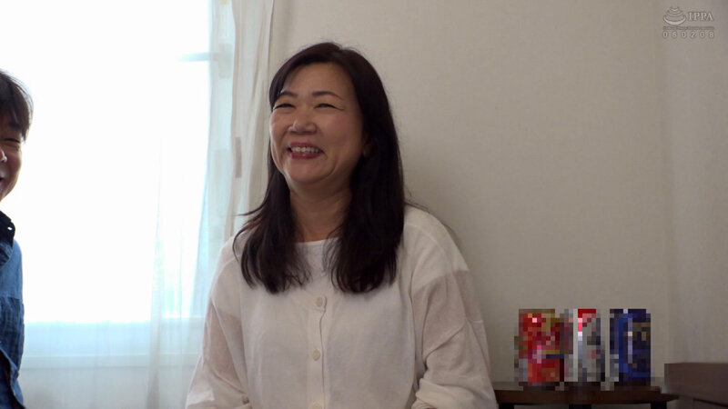 「片桐梓 五十路熟女人妻が潮吹き&お漏らし連発!スレンダー素人妻にナンパ中出し」のサンプル画像1枚目