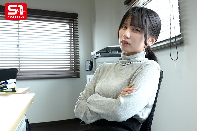 「渚あいり 生意気な新卒OL美少女に激しいイラマチオ＆寝取りプレイで悶絶させる出張相部屋体験」のサンプル画像1枚目