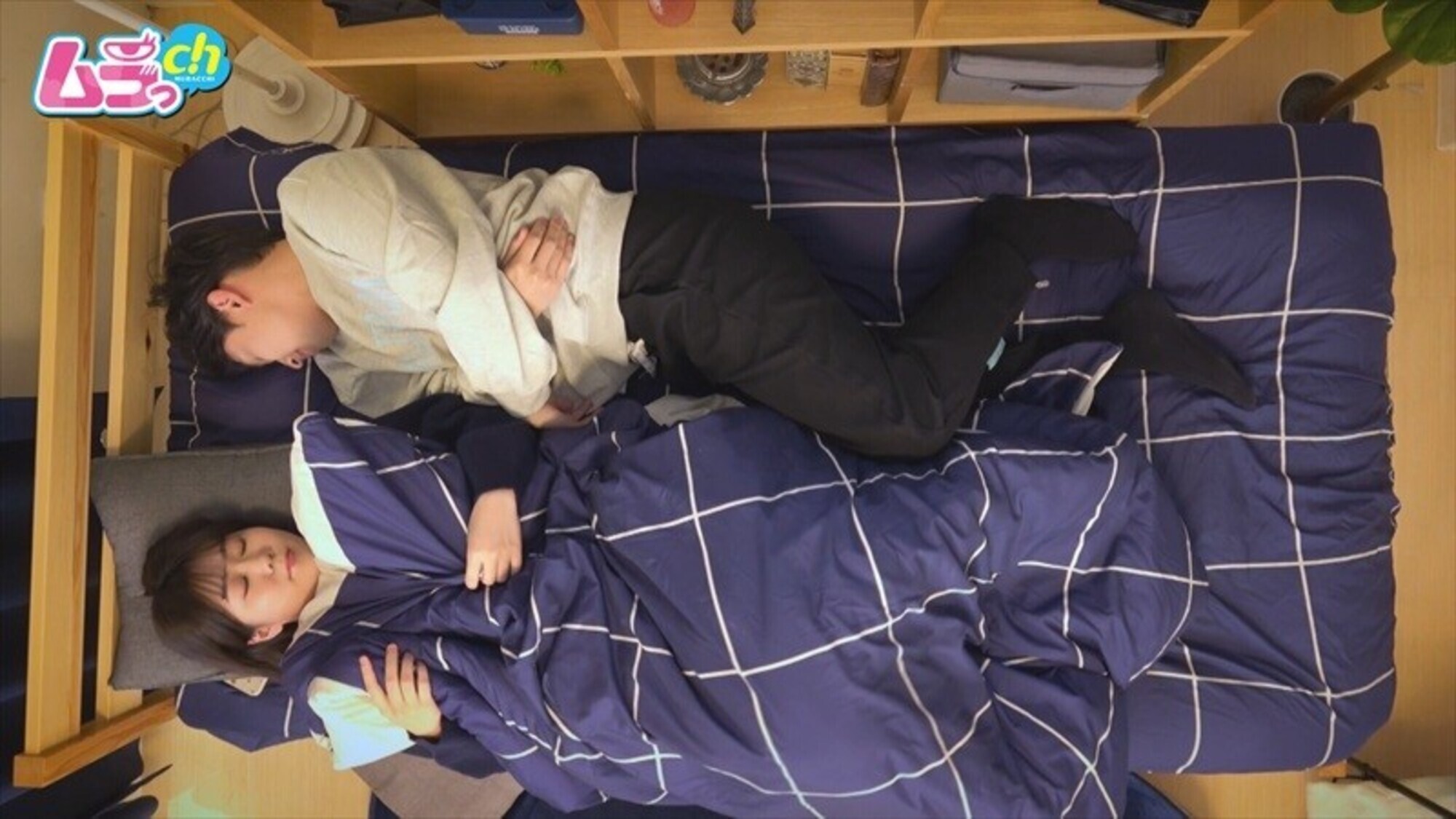 「ニンゲン観察 「昨日あんなに誘ってきたじゃんw」サークル宅飲みで酒にのまれ誘惑してきたくせにシラを切るマンゲボーボーの女友達にお預け朝勃チ●ポでモーニングリベンジSEX！」のサムネイル