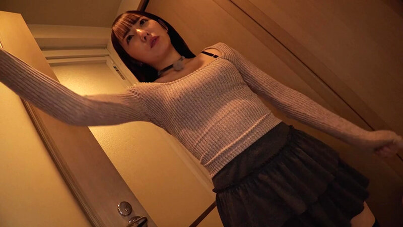 「西元めいさがパイパンビッチ全開で逆ナン中出しSEX！騎乗位とフェラで素人を本気誘惑」のサンプル画像3枚目