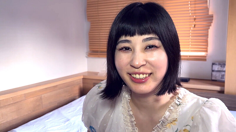 「【素人ナンパ】保育士見習いのお姉さんあきほちゃんに街角で声かけ！恥じらいながらも見せてくれた貴重映像」のサムネイル