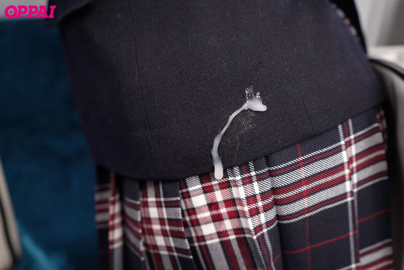 「楪カレン 巨乳女子校生が無人駅で中出し＆潮吹き！雨の夜の密着体験」のサンプル画像1枚目