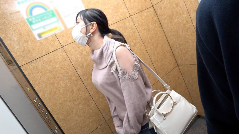 「【素人美少女】美乳お姉さんとハメ撮り体験!フェラから中出しまで濃厚プレイ完全収録」のサンプル画像1枚目