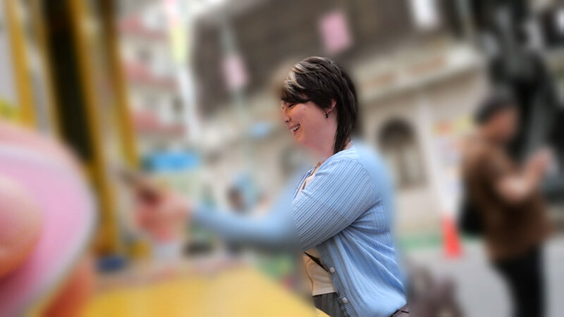 「ジューン・ラブジョイ 巨尻美女が野外露出デートで羞恥アクメ！中出し絶頂プレイ」のサンプル画像4枚目