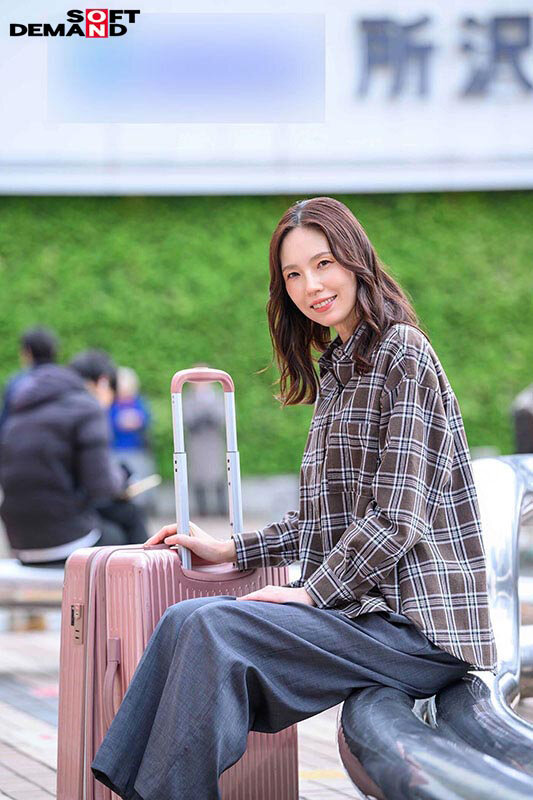 「長身人妻・栗原早苗が自ら懇願する濃厚フェラと中出し|最後のAV出演で魅せた本気の愛」のサンプル画像3枚目