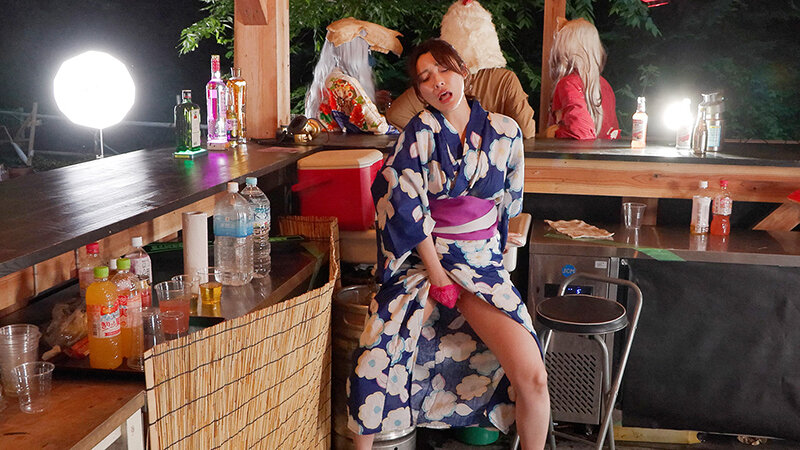 「【素人】和服美女が野外露出で潮吹きアクメ!バイブ責めで何度もイキ狂う浴衣姿の絶頂オナニー」のサンプル画像10枚目