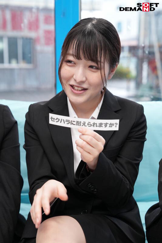 「【素人】就活中の女子大生がマジックミラー号でセクハラ面接！スーツ姿でフェラ＆羞恥プレイに耐える」のサンプル画像4枚目