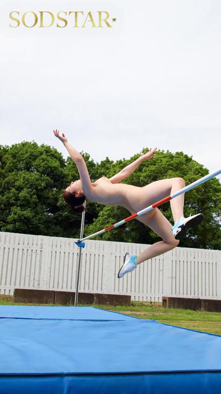 「神木麗が美乳と鍛えた筋肉ボディで挑む3P・4P全裸スポーツテスト体験」のサンプル画像10枚目