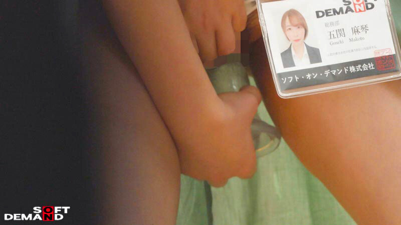 「佐野星彩・梶尾羽歌ら女上司OLがキス・羞恥プレイ!真面目な先輩社員が後輩の頼みを受け入れる?」のサンプル画像15枚目