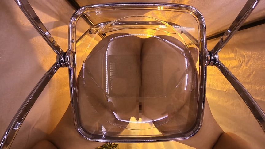 「【素人流出】更衣室のぞき映像!無防備な美女たちの着替えとプライベートシーンを隠し撮り」のサンプル画像9枚目