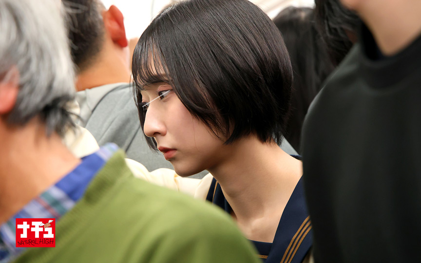 「巨乳少女羞恥電車4 発育した胸を変態性癖で汚しまくれ！ 玩具イカサレ素朴娘」のサムネイル