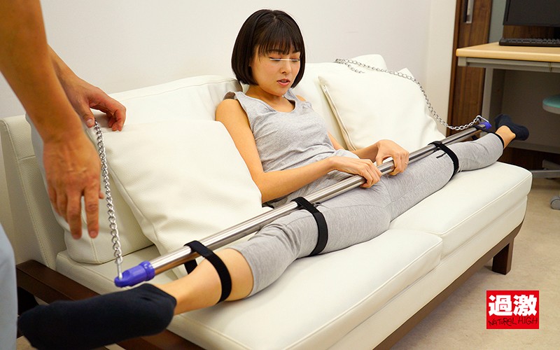 「【素人】軟体美女が180度開脚拘束で潮吹き絶頂!クリ責め辱めプレイで何度もイキまくる【フェチ】」のサンプル画像16枚目