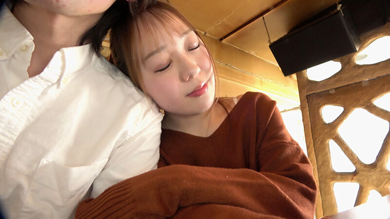 「【高瀬りな】巨乳人妻とイチャラブデート♡ニーソ美少女の甘えん坊フェラと中出しハメ撮り」のサンプル画像1枚目