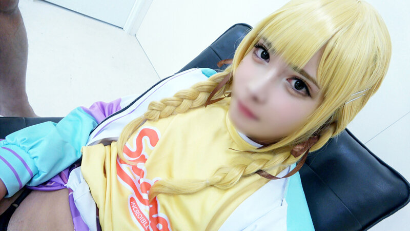 「【男の娘】18歳美少女コスプレイヤーの初撮り5P乱交＆アナルプレイで絶頂する姿がエロすぎる」のサンプル画像1枚目