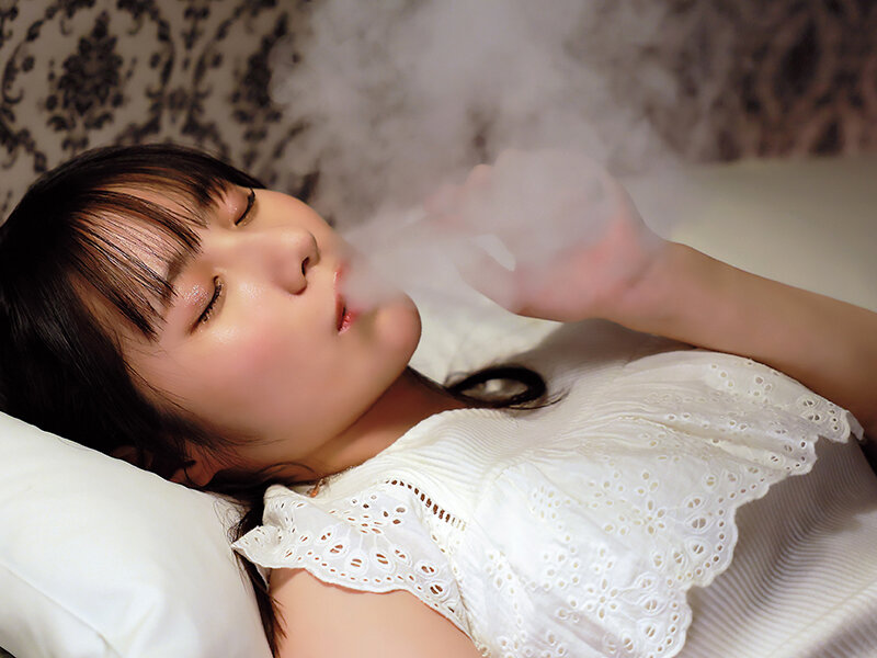 「松井日奈子 美少女アイドルが乱交3P4Pでイラマチオ＆潮吹き中出しに絶頂しまくる過激映像」のサンプル画像9枚目