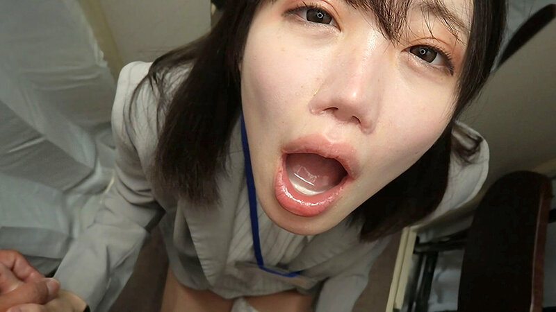 「ミニスカお姉さん店員がこっそりフェラご奉仕！美脚がたまらない脚フェチ必見の興奮映像」のサンプル画像9枚目