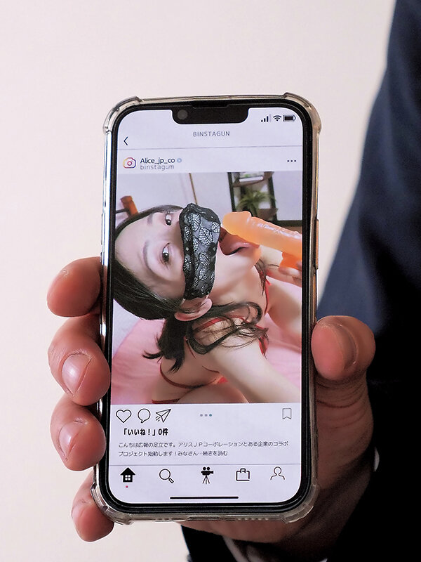 「足立友梨が痴女OLに!スレンダー美人同僚との濃厚キス・フェラ・中出しで逆襲される展開」のサンプル画像2枚目