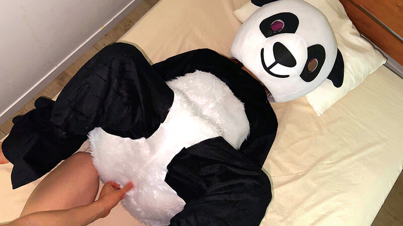 「【素人】遊園地キャスト4名の着替え盗撮＆中出し映像｜着ぐるみの中の人プライベート流出」のサンプル画像3枚目