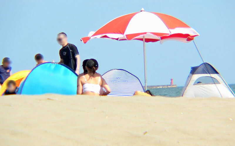 「【素人ナンパ】ビキニ巨乳美女を海でGET！水着姿の素人娘と即ハメ体験」のサムネイル