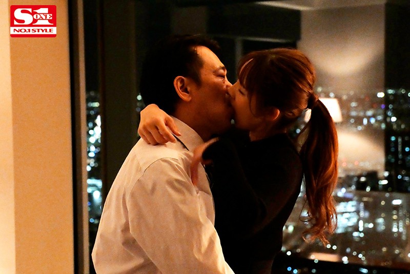 「美少女はやのうたの濃密キス・接吻シーン満載!巨乳女優の体液交わる密着プレイ」のサンプル画像9枚目