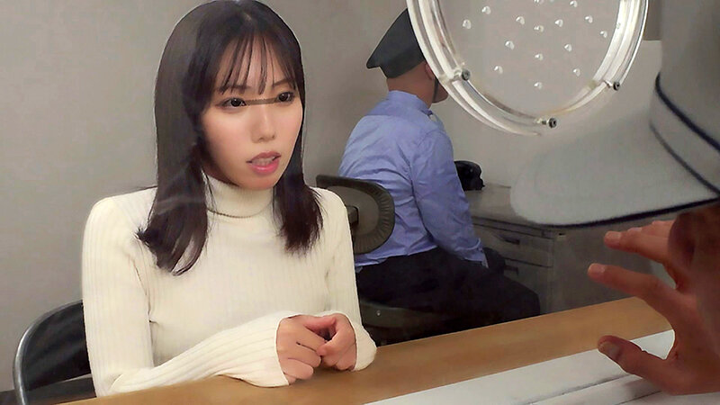 「美乳パイパン美女20人がイラマチオ&中出しされる拘置所面会室の秘蔵映像が流出」のサンプル画像13枚目