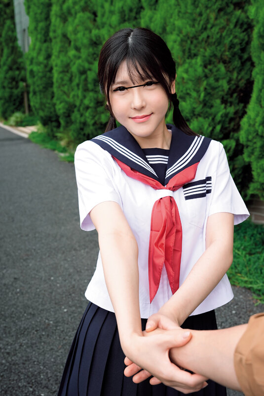 「【素人美少女】セーラー服スレンダー女子が逆ナンで即ハメ中出し！キス好き制服JKとの濃厚エッチ」のサンプル画像1枚目