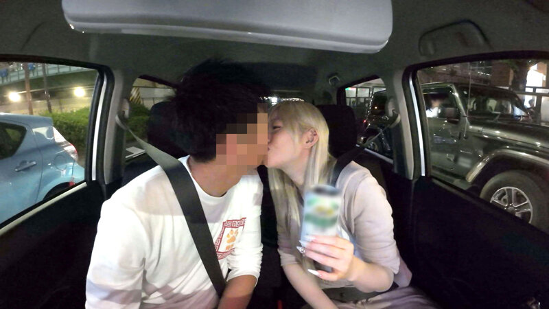 「【素人ギャル】深夜コンビニでナンパした美女とフェラ＆3Pプレイで顔射フィニッシュ」のサンプル画像4枚目