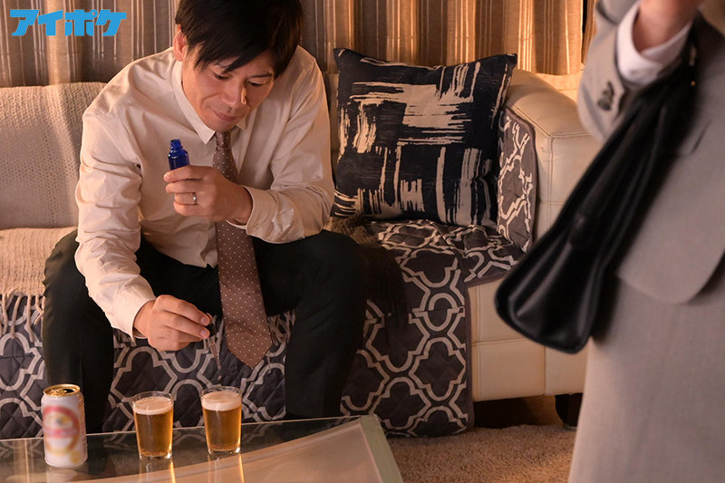 「楓カレンが魅せるお姉さんNTR!媚薬漬けフェライラマチオで翌朝まで絶頂する寝取られ作品」のサンプル画像2枚目