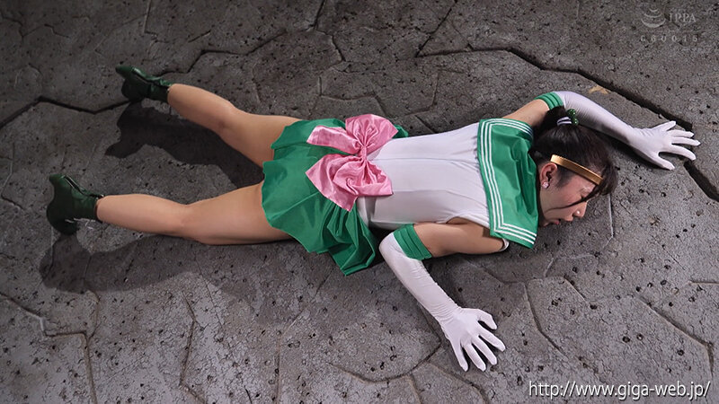 「さつき芽衣が魅せる女戦士コスプレ!美少女戦士セーラーラミューム闇染の激しい戦い」のサンプル画像16枚目