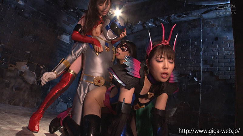 「加賀美さら・真木今日子・園田かのこが女戦士を翻弄！三悪女の誘惑責めで骨抜き陥落」のサンプル画像20枚目