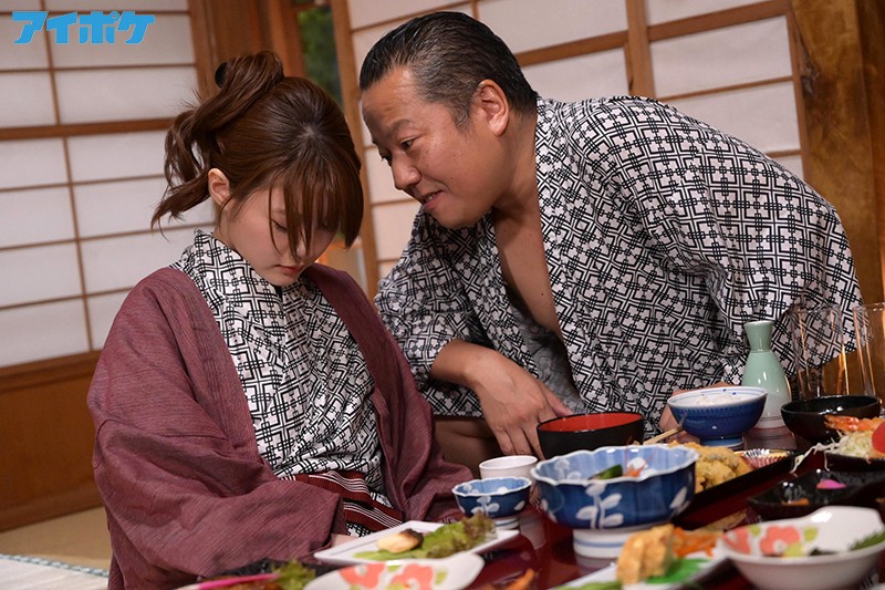 「相沢みなみが汗だくで寝取られる温泉旅館NTR！美少女女優が上司に何度もイカされる衝撃作」のサンプル画像3枚目